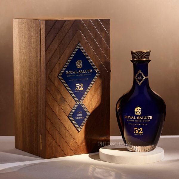 Rượu Chivas Royal Salute 52 Năm